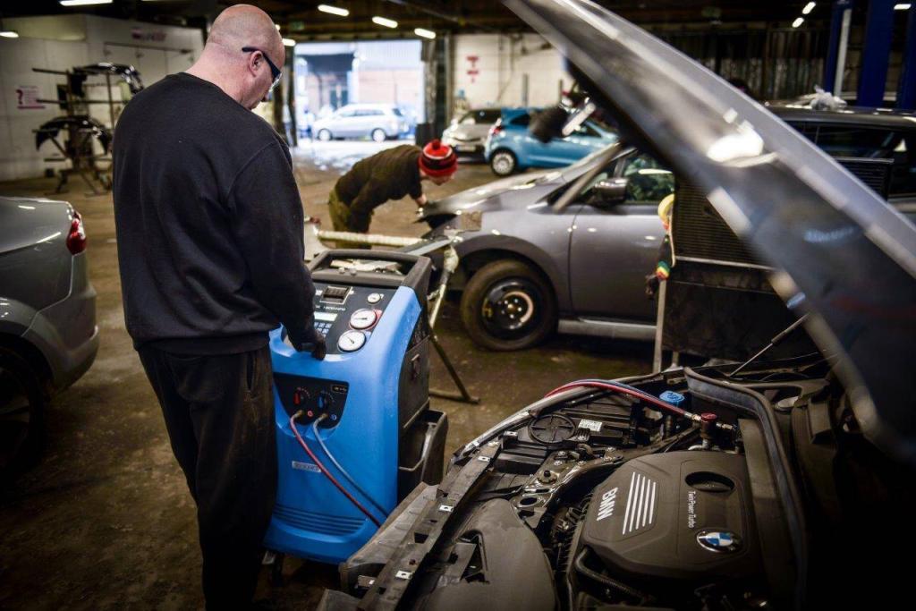 Aircon re-gas and refresh